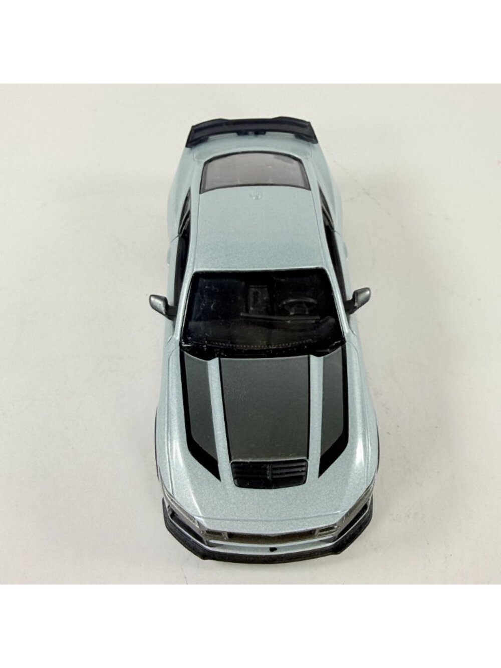 Kinsmart 2024 Ford Mustang Dark Horse 1:38 Scale Diecast Model Car - Picture 3 of 9